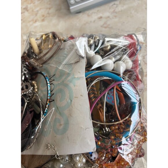 Mixed Jewelry Lot For Crafting & Repurposing  2 Lbs 12 Oz Assorted Beads Bracele - Picture 5 of 10